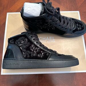 Michael Kors Women’s willingly high top floral black  leather sneakers Sz  6 NIB